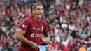 Pemain Liverpool, Darwin Nunez merayakan gol ketiga timnya saat laga Community Shield 2022/2023 melawan Manchester City di King Power Stadium, Sabtu (30/07/2022). (AP/Frank Augstein)