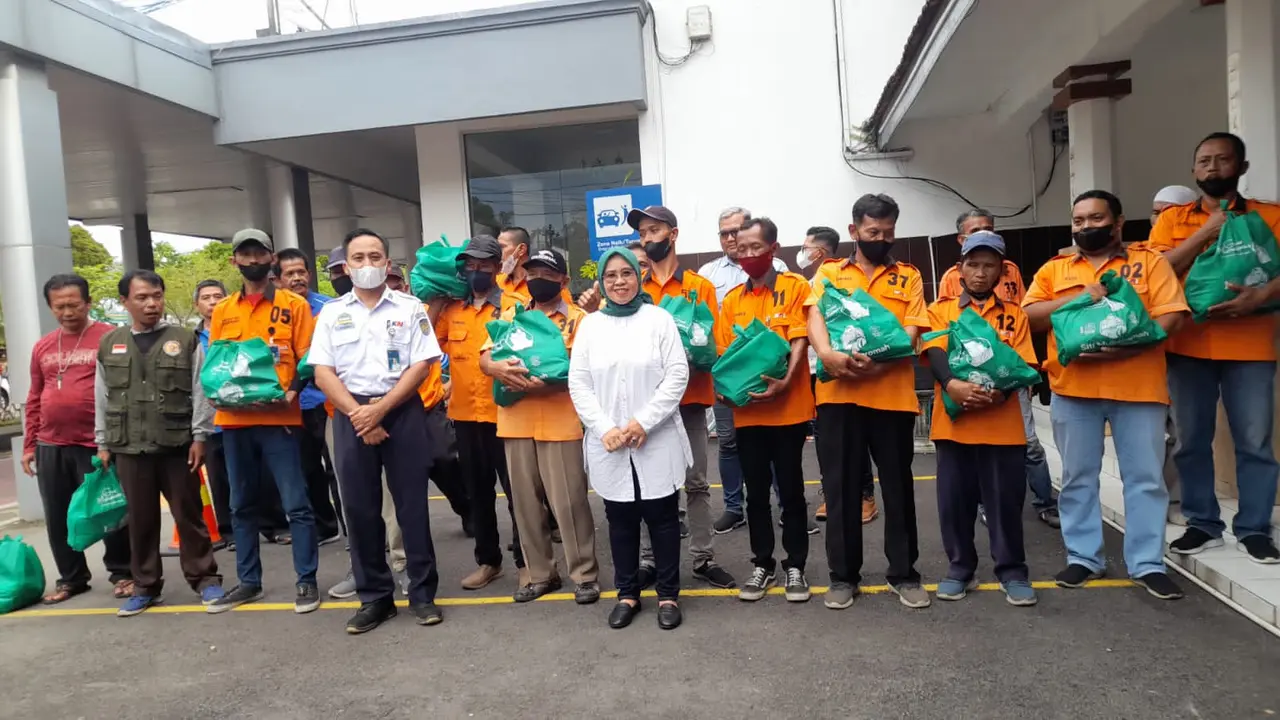 Perempuan Bangsa menggaungkan Gerakan Nasional Berbagi Sejuta Takjil dan Sembilan Bahan Pokok (Sembako) di seluruh Indonesia (Istimewa)