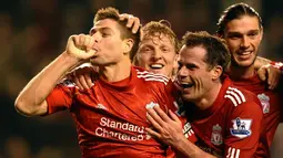 Steven Gerrard merayakan gol ke gawang Everton. 13 Maret 2012. (AFP/PAUL ELLIS)