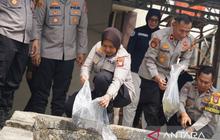 Polres Metro Bekasi Perkuat Ketahanan Pangan dengan Tebar 10.000 Benih Lele