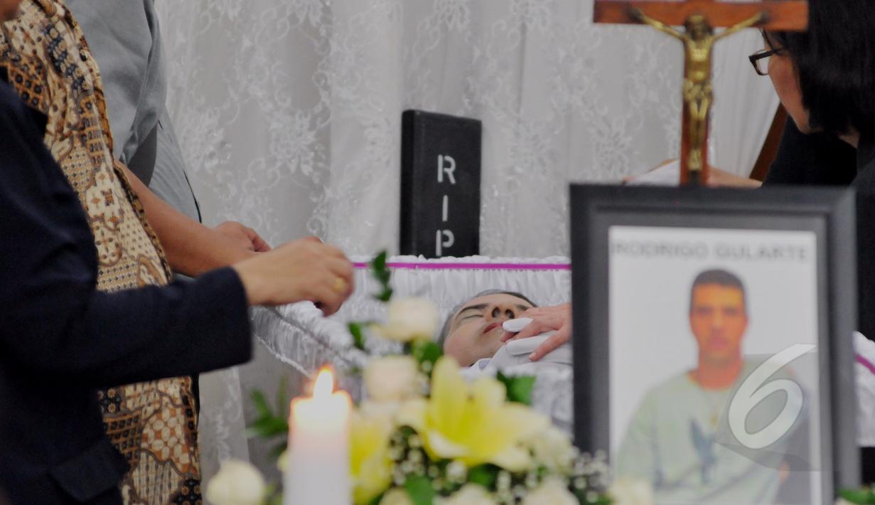 Isak Tangis Di Kebaktian Penghiburan Rodrigo Gularte Foto Liputan6 Com