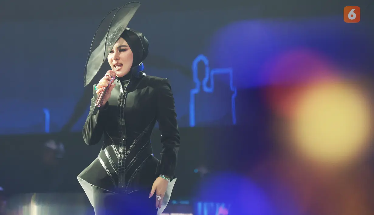 Princess Syahrini kembali tampil di layar kaca setelah enam tahun vakum dan menjadi perhatian saat tampil di panggung indoor pada malam puncak HUT SCTV 36 Xtraordinary di Studio Emtek City, Jakarta, Senin (24/8/2026). (KLY/Budy Santoso)