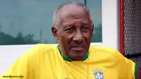 Legenda Bek Kanan Brasil Tutup Usia