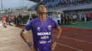 Kapten Persita Tangerang, Muhammad Toha, tampak emosional setelah berhasil membawa Pendekar Cisadane selamat dari Degradasi. Kemenangan ini membuat Persita mengunci peringkat ke-14 klasemen Liga 1 dengan 39 poin, hasil dari 10 menang, sembilan kali seri dan 15 kali kalah. (Bola.com/M Iqbal Ichsan)