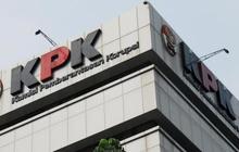 Aksi-aksi KPK jelang acara besar parpol