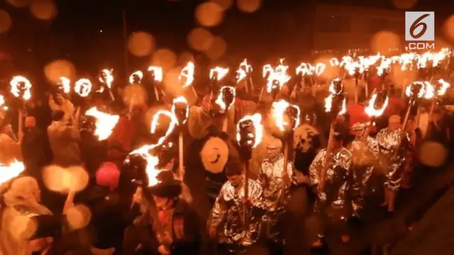 Up Helly Aa, festival api terbesar untuk mengenang ketangguhan Bangsa Viking di masa lampau.