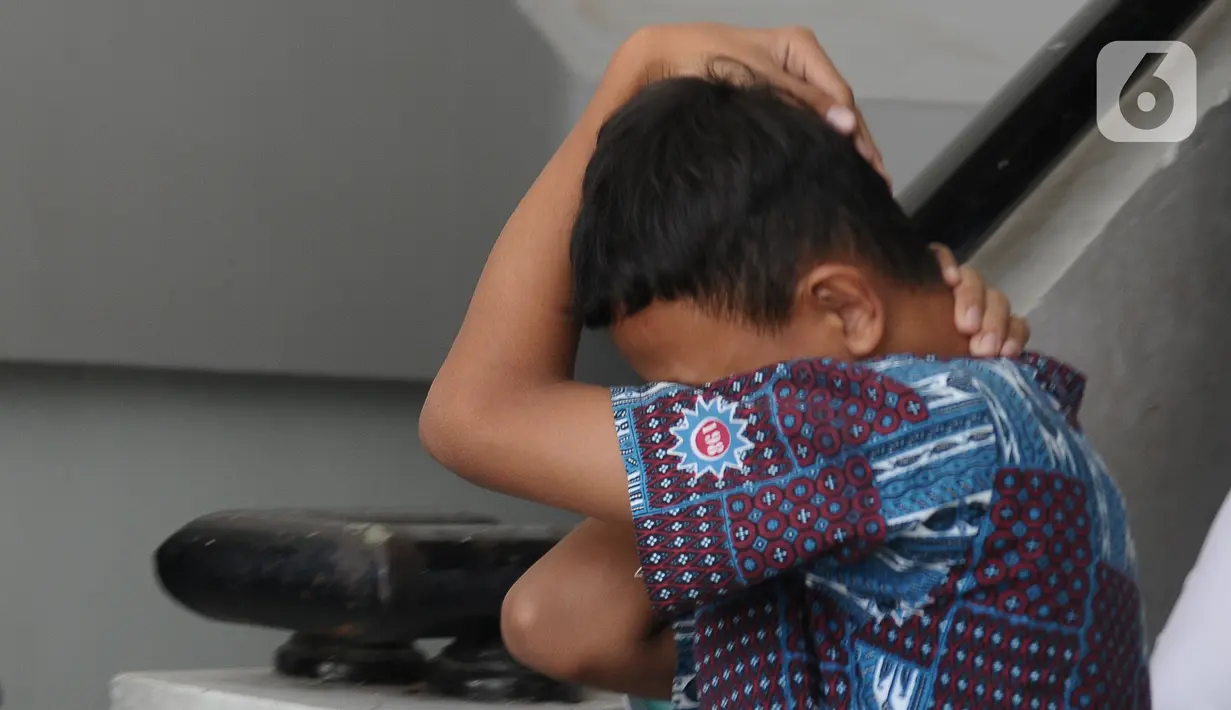 Pelatihan Tanggap Bencana  yang diberikan kepada para siswa-siswi sekolah negeri 198 bertujuan untuk meningkatkan pengetahuan dan pembelajaran tentang mitigasi bencana alam Gempa Bumi. (merdeka.com/Imam Buhori)