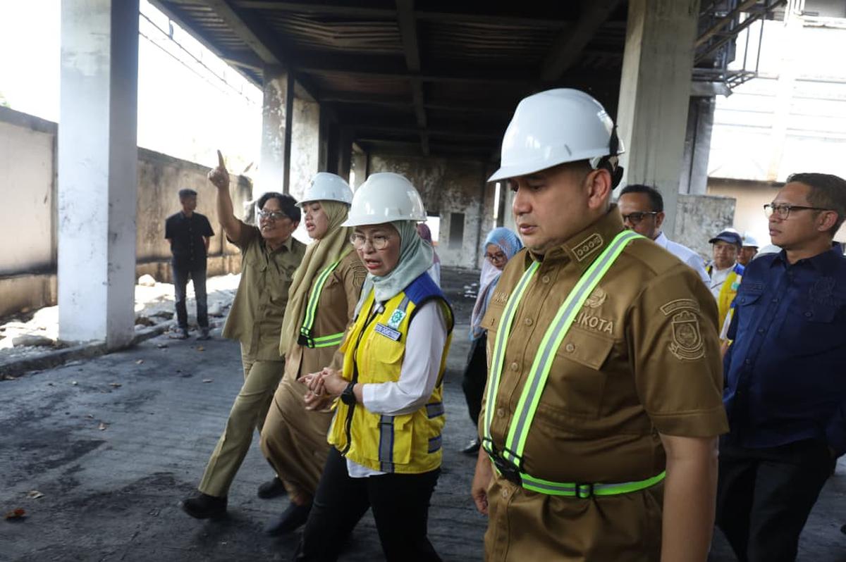 Direktur Jenderal Kementerian PU Cipta Karya Dewi Chomistriana saat meninjau Kantor DPRD Makassar, Senin (16/9)