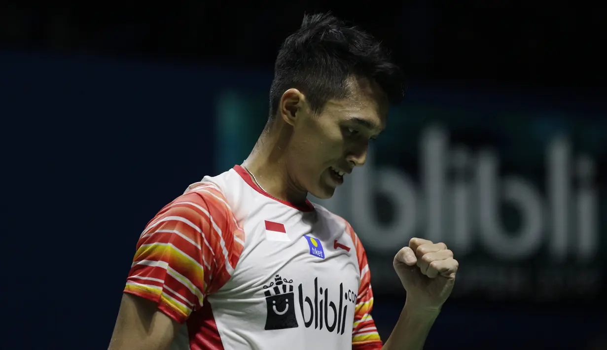 Tunggal putra Indonesia, Jonatan Christie, merayakan kemenangan atas Rasmus Gemke pada Blibli Indonesia Open 2019 di Istora Senayan, Jakarta, Selasa (16/7). Jojo menang 21-17 24-22. (Bola.com/Vitalis Yogi Trisna)