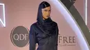 Bella Hadid mengenakan  vintage asymmetrical hooded dress dari Alaïa’s winter 1986 collection saat menghadiri Fashion Trust Arabia Awards di Qatar October 2022 lalu. [@voguearabia]