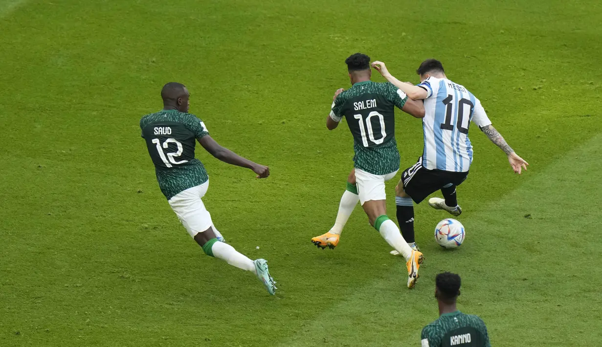 Dalam pertandingan tersebut Messi mencatatkan tiga tembakan terukur ke gawang Arab Saudi. (AP Photo/Luca Bruno)