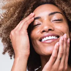 Menghilangkan kerutan di dahi dengan cara sederhana dan pasti berhasil untuk kulit kembali sehat dan awet muda. (Foto: Unsplash)