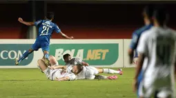 Pemain berusia 24 tahun itu benar-benar meneruskan konsistensinya dalam berperan sebagai juru gedor andalan Persib di laga kontra PSS Sleman. Dia beberapa kali melakukan tusukan dan dribble berbahaya di area pertahanan lawan. (Foto: Bola.com/Ikhwan Yanuar)