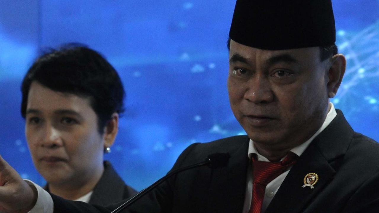 Menteri Komunikasi dan Informatika (Menkoimfo) yang baru, Budi Arie Setiadi memberi keterangan pers usai melakukan Sertijab Menggantikan Johnny G Plate di Gedung Kementerian Kominfo, Jakarta, Senin (17/7/2023).