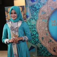 Tak hanya cantik, peserta Puteri Muslimah Indonesia 2017 juga harus bisa membaca Alquran dan berbusana muslimah. (Indosiar)