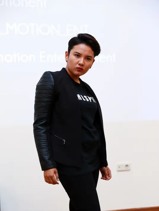 'Bahkan menjadi hot request, artist of the week dan berada di posisi terbaik chart di beberapa radio,' kata Melisa Putri di kantor E-motion, kawasan Menteng, Jakarta Pusat, Jumat (4/9/2015). (Wimbarsana Kewas/Bintang.com)