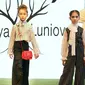 Para model cilik memeragakan kreasi busana anak dalam ajang Spring Fashion Day 2020 di Minsk, Belarus, Minggu (15/3/2020). Acara ini dimaksudkan untuk mempromosikan desainer, merek, seni, dan kerajinan Belarusia. (Xinhua/Henadz Zhinkov)