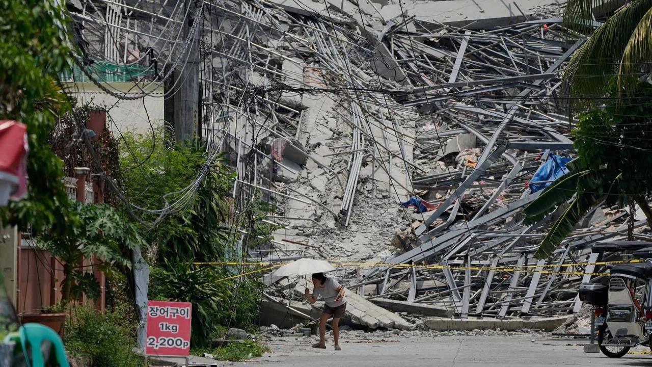 FOTO: Pencarian Korban Gedung Runtuh di Filipina Terus Berlangsung