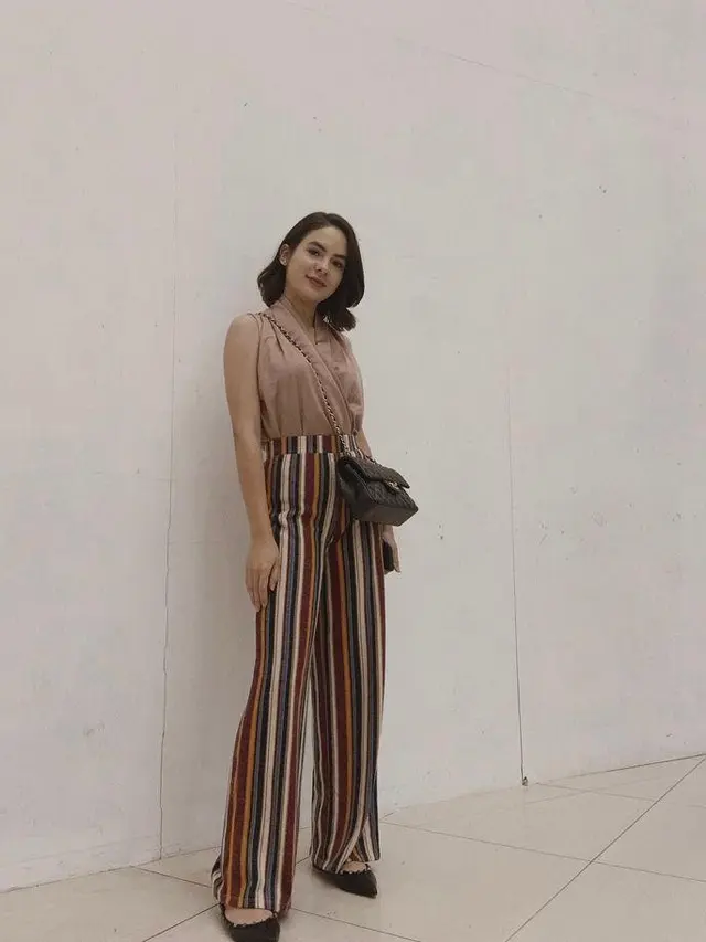 6 Potret Gaya Steffi Zamora dengan Outfit Kekinian Khas Anak Muda