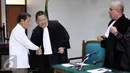 Adriansyah saat akan sidang dakwaan di Pengadilan Tipikor, Jakarta, Senin (24/8/2015). Adriansyah diduga menerima suap dari Andrew Hidayat selaku Direktur PT Media Karya Sentosa senilai Rp 1 M dan SGD 50 ribu serta USD 50 ribu (Liputan6.com/Helmi Afandi)