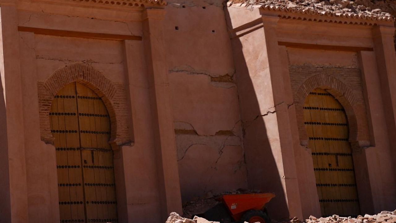 Masjid yang sudah berdiri sejak abad ke-12 ini dibangun di lokasi di mana Dinasti Almohad mendirikan ibu kota pertamanya di lembah terpencil di Pegunungan Atlas sebelum akhirnya merebut Marrakech. <br>