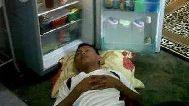 6 Potret Orang Cari Kesejukan di Depan Kulkas Terbuka Ini Bikin Geleng Kepala