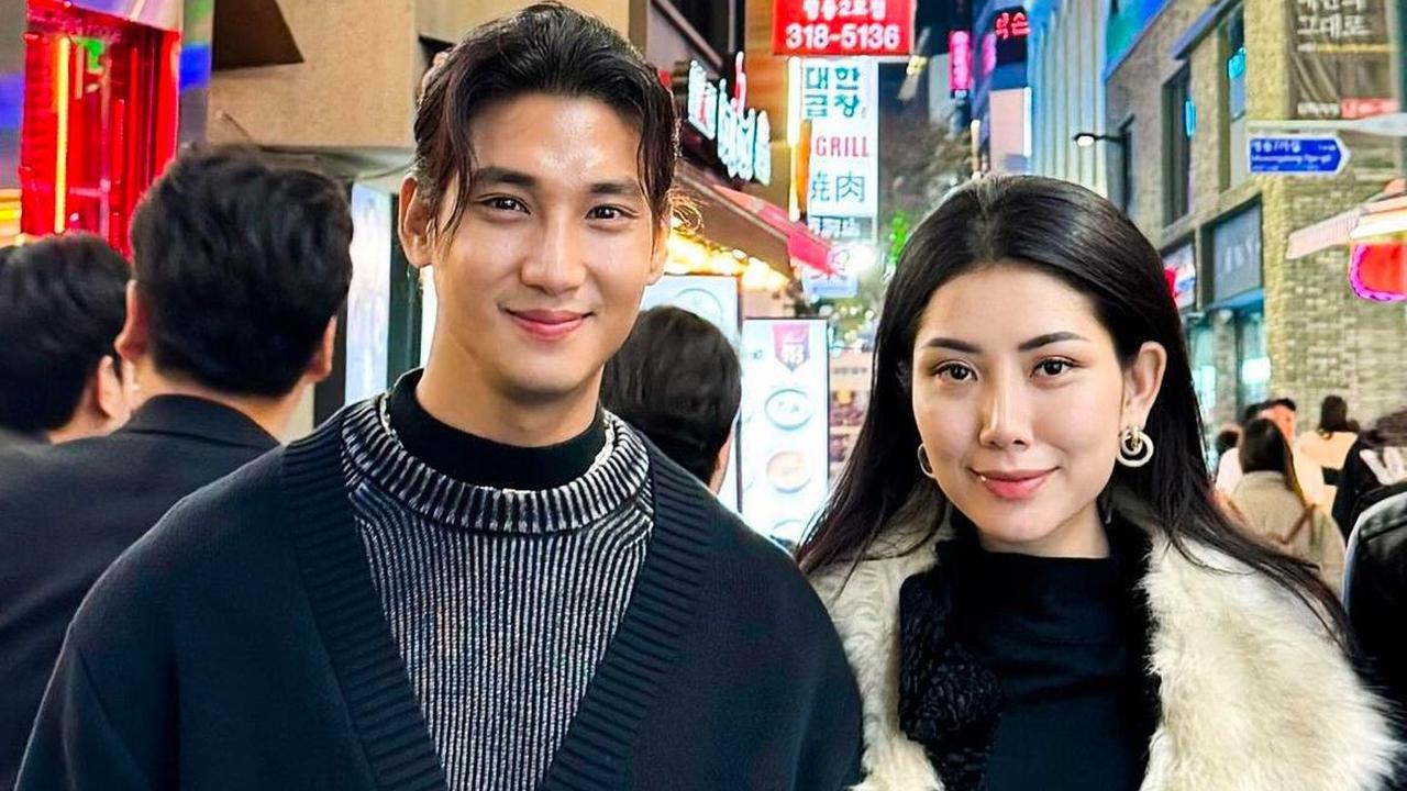 Biksu Terseksi di Myanmar Paing Takhon Umumkan Pertunangan, Bikin Penggemarnya Patah Hati