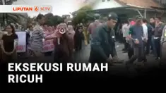 Eksekusi rumah warga oleh Pengadilan Negeri Kota Bekasi, Jawa Barat, berujung saling dorong. Warga menolak rumah yang mereka tempati sejak puluhan tahun berpindah tangan.