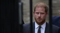 Pangeran Harry di Royal Courts Of Justice, London pada 28 Maret 2023. (AP Photo/Alastair Grant)