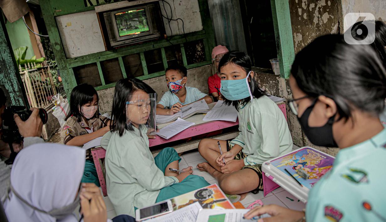 FOTO Perjuangan Anak  Sekolah  Belajar Jarak Jauh Selama 
