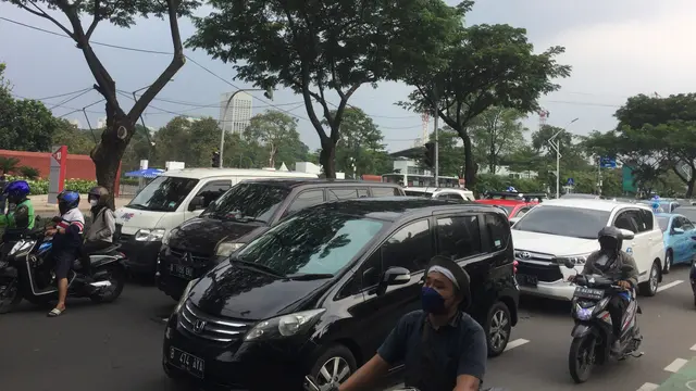 Lalu lintas depan TVRI macet total imbas aksi demo mahasiswa di DPR/MPR