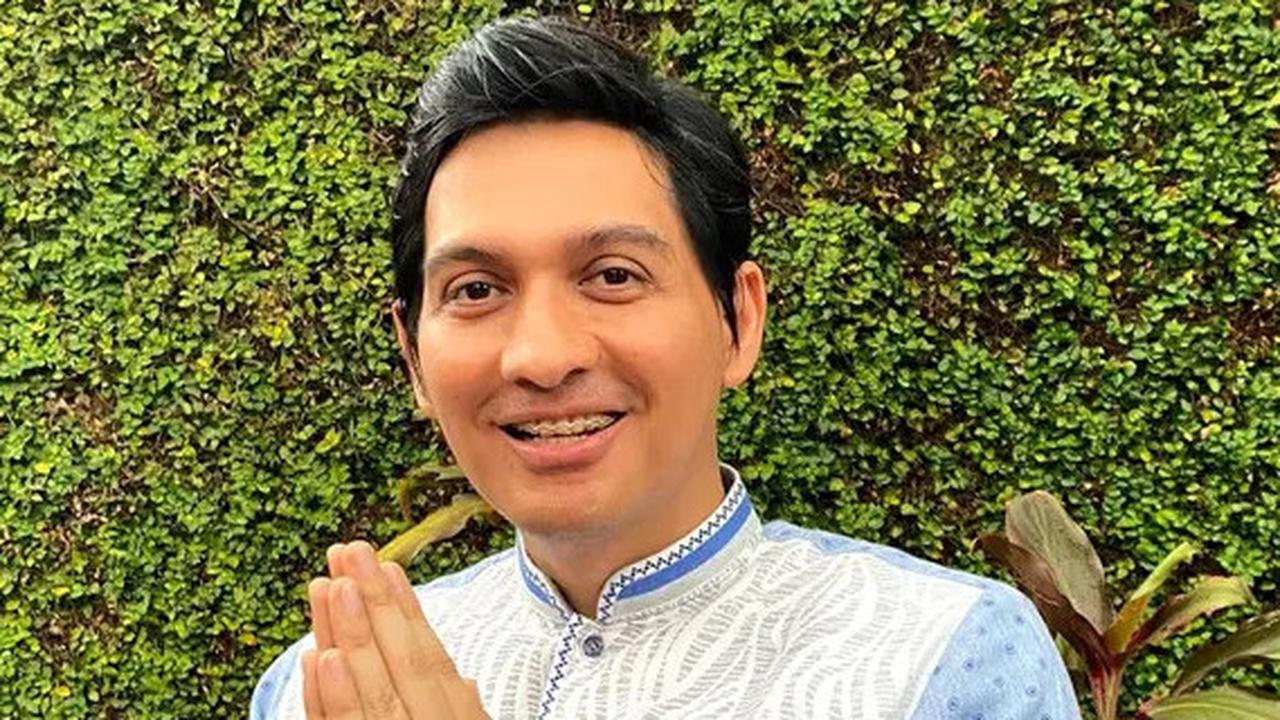 Pantau Hasil Quick Count, Lucky Hakim Sujud Syukur usai Kalahkan Anak eks Kapolri Jenderal Da'i Bachtiar