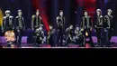 Yang menarik perhatian adalah outfit grup SEVENTEEN saat melakukan perform di GDA 2024. [Foto: Instagram/golden_disc]