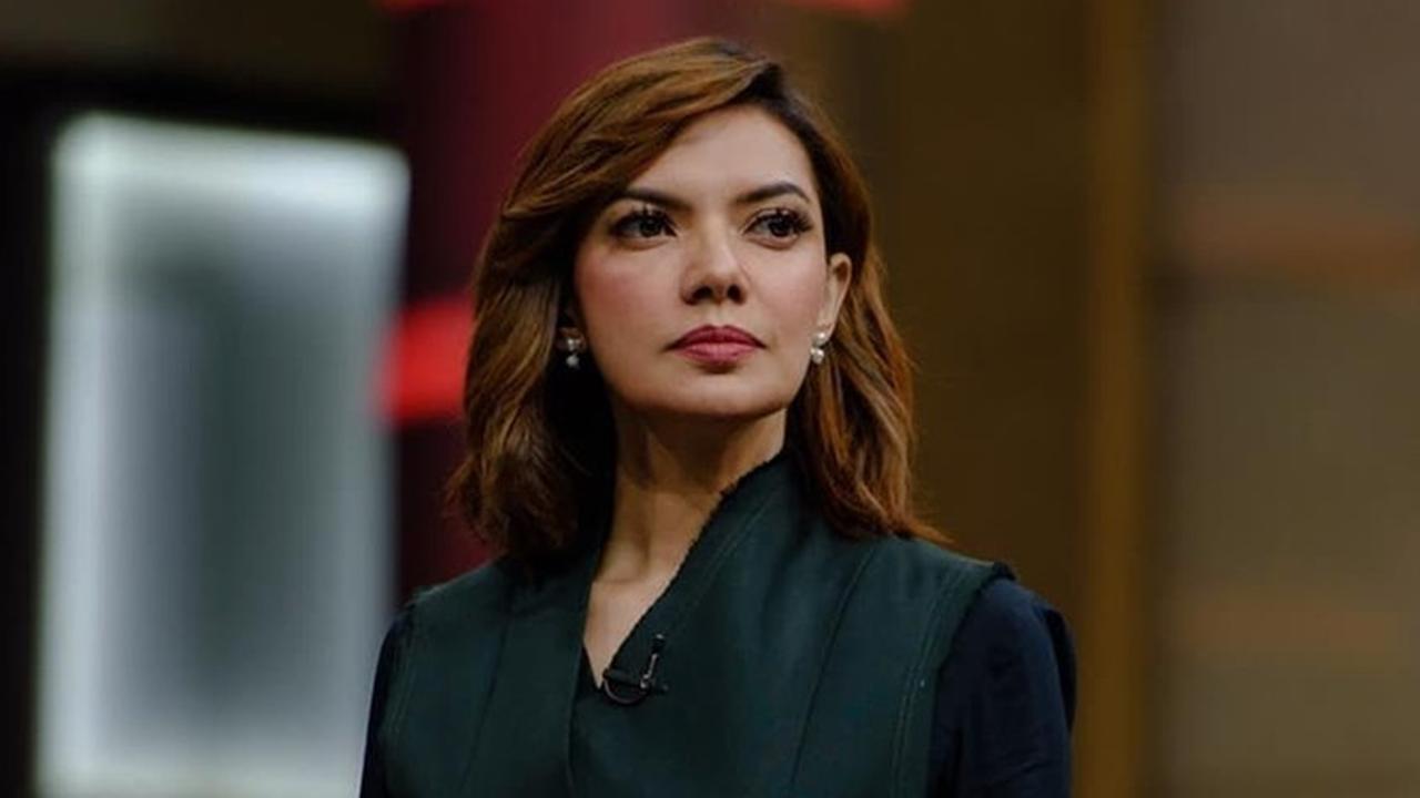 Kerap Tampil Formal, Ini 6 Gaya Santai Najwa Shihab Saat Pakai Sneaker