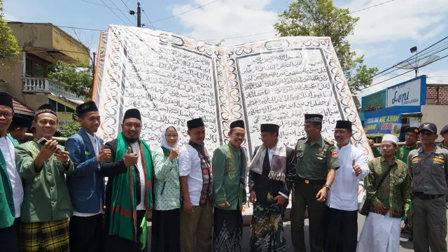 Al-quran raksasa