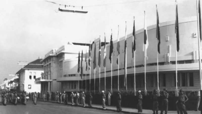 Gedung Merdeka saat penyelenggaraan Konferensi Asia-Afrika 1955 (Public Domain)