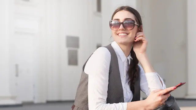 Inspirasi Mix and Match Gaya Fashion dengan Sentuhan Art Deco untuk Berbagai Momen