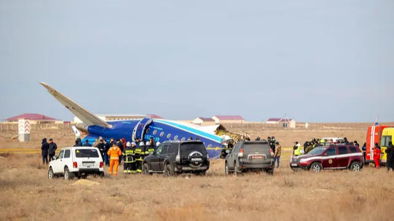 Presiden Aliyev: Rusia Bersalah atas Jatuhnya Pesawat Azerbaijan Airlines 8234