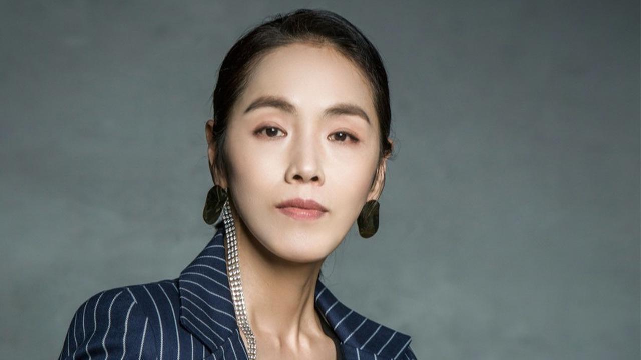 Park Ji Ah, aktris dari drama Korea The Glory, telah meninggal dunia pada usia 52 tahun akibat penyakit stroke iskemik.