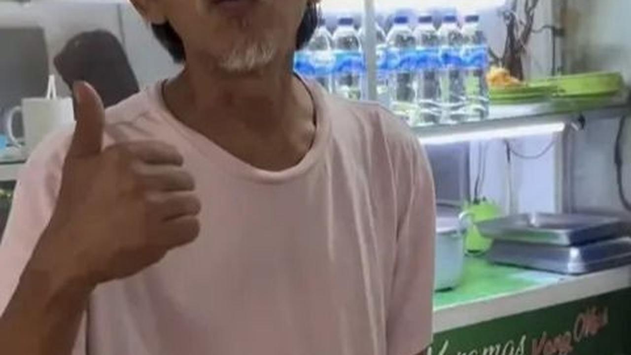 Dalam video yang diunggahnya, terlihat banyak pembeli yang antusias datang ke warung ini, menandakan popularitas dan kualitas makanan yang ditawarkan.