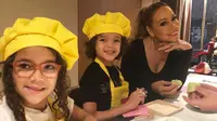 Mariah Carey bersama kedua anak kembarnya (Dok. Instagram/@mariahcarey/https://www.instagram.com/p/BpCNdiQHQcl/Komarudin)