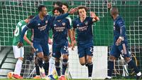 Pemain Arsenal merayakan gol yang dicetak David Luiz ke gawang Rapid Vienna pada laga Grup B Liga Europa 2020/2021 di Allianz Stadion, Kamis (22/10/2020) malam WIB. Arsenal menang 2-1 atas Rapid Vienna. (AFP/Joe Klamar)