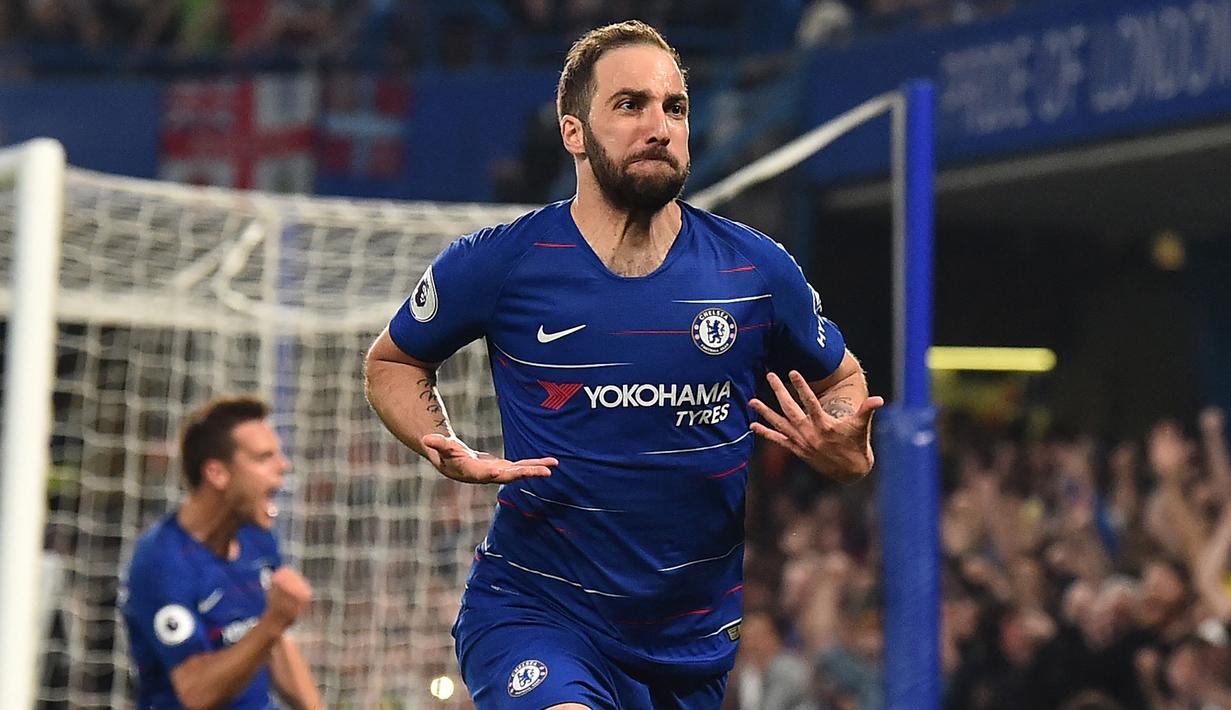 Gonzalo Higuain. Striker Argentina berusia 34 tahun ini didatangkan Chelsea dari Juventus pada tengah musim 2018/2019 dengan status pinjaman. Hanya bertahan hingga akhir musim 2018/2019 alias setengah musim, ia hanya tampil dalam 18 laga di semua ajang dengan torehan 5 gol. Saat ini ia tengah bermain di MLS bersama Inter Miami yang diperkuatnya sejak awal musim 2020/2021 usai dilepas Juventus. (AFP/Glyn Kirk)