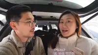 Gina Selvia dan Jay Yeon saat hendak berbelanja di sebuah supermarket di Korea Selatan yang menyediakan produk-produk Indonesia (dok. Youtube/Kimbab Family)