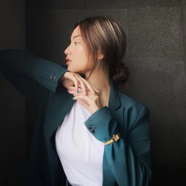 6 Potret Malika Bestari, Wanita yang Dikabarkan Dekat dengan Afgan