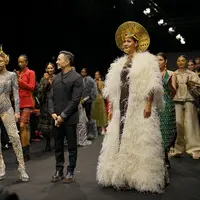 Bersama Make Over,  Hian Tjen Sukses Pamerkan Koleksi Busananya di Arab Fashion Week