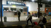 Suasana Stasiun Purwokerto kala malam. (Foto: Liputan6.com/Muhamad Ridlo)