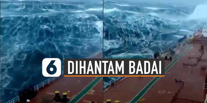 VIDEO: Menegangkan, Kapal Berlayar Saat Badai dan Ombak Laut Pasang