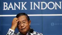 Gubernur Bank Indonesia Darmin Nasution dalam keterangan pers usai rapat Dewan Gubernur BI di Jakarta, Selasa (5/10).Bank sentral Indonesia itu mempertahankan suku bunga acuan BI sebesar 6,5%.(Antara)