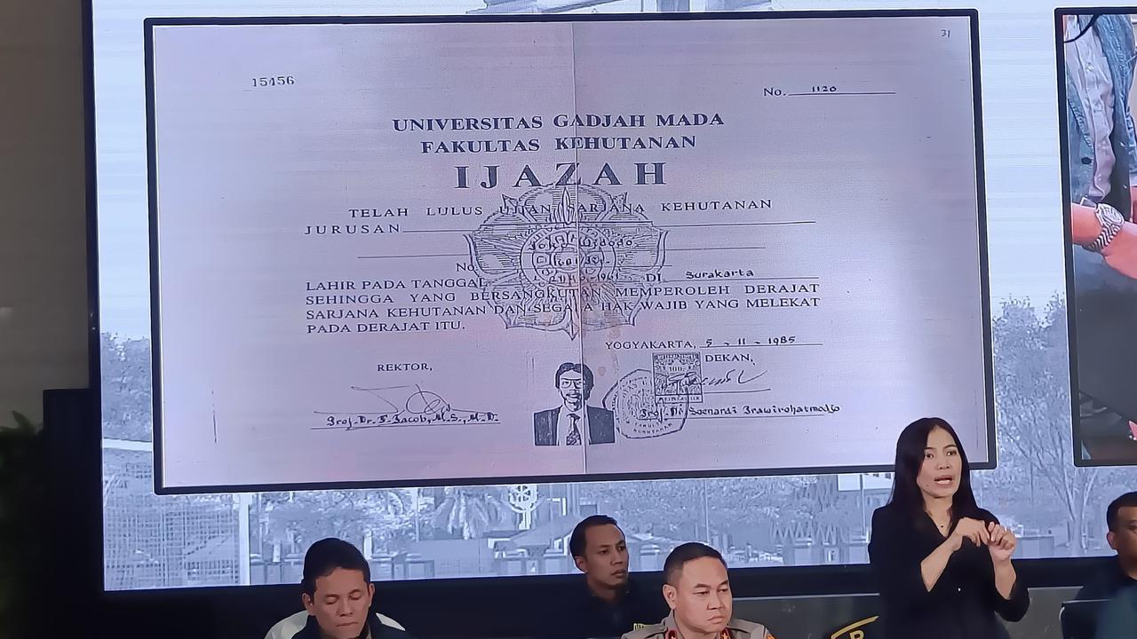 Bareskrim perlihatkan ijazah Jokowi